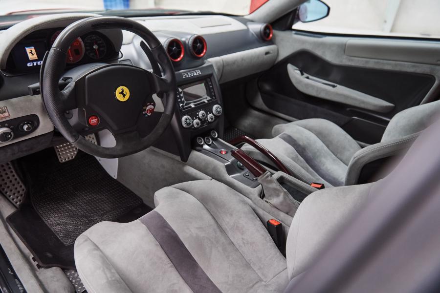 Интерьер Ferrari SP30 2012 года  (фото 4 из 117)